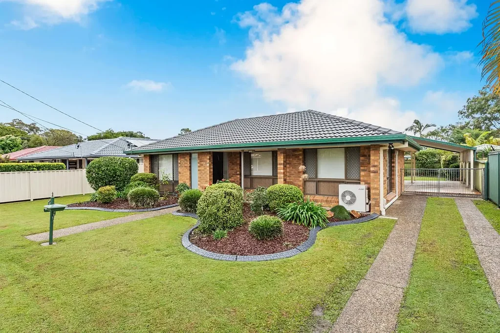 Immaculate 4 Bedroom home in quiet Scarborough cul-de-sac.
CONTACT JULIE SYKES 0438 050 110