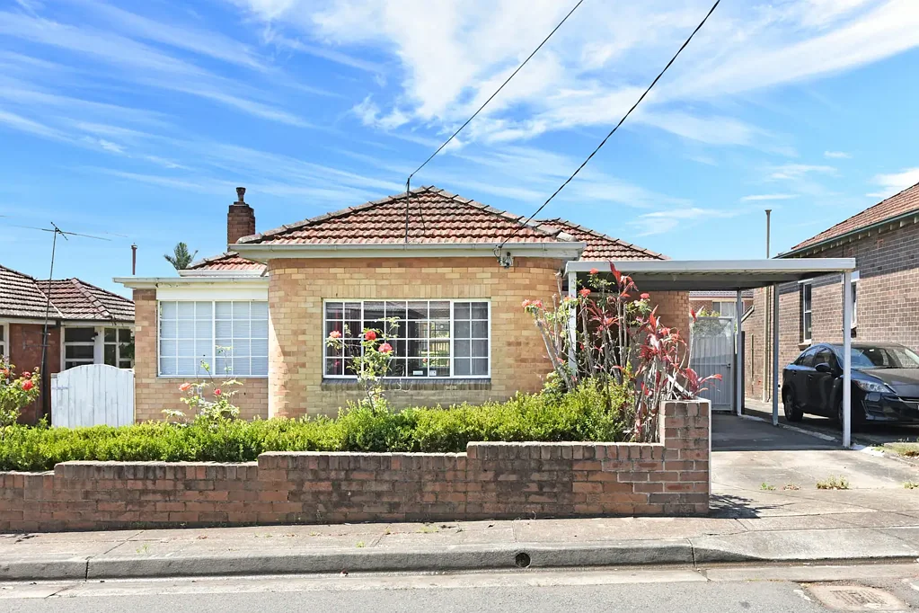 Four bedroom family home in convenient Burwood location