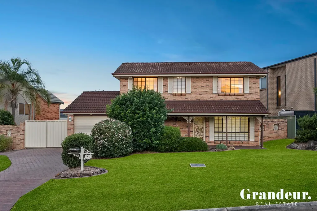 Abbotsbury 6房 宽敞702.3sqm地块 附属住宅DA批准 现代装修高品质 配置齐全 便利设施环绕 黄金Abbotsbury位置 双居住投资潜力 Home + Brand New Granny Flat