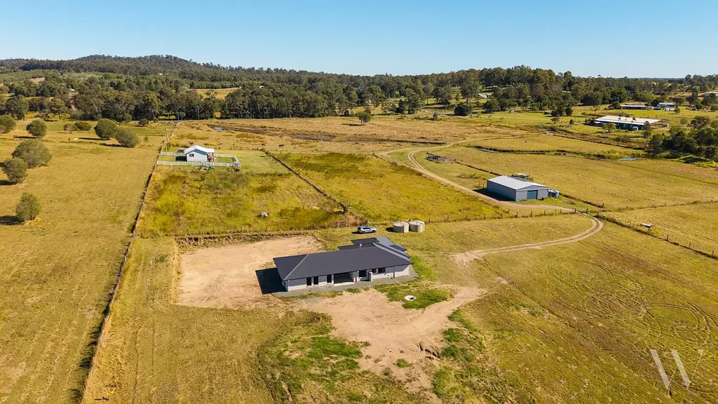 Mungar 7Zimmer Peaceful Acreage with Two Homes, Abundant Water & Farming Potential!