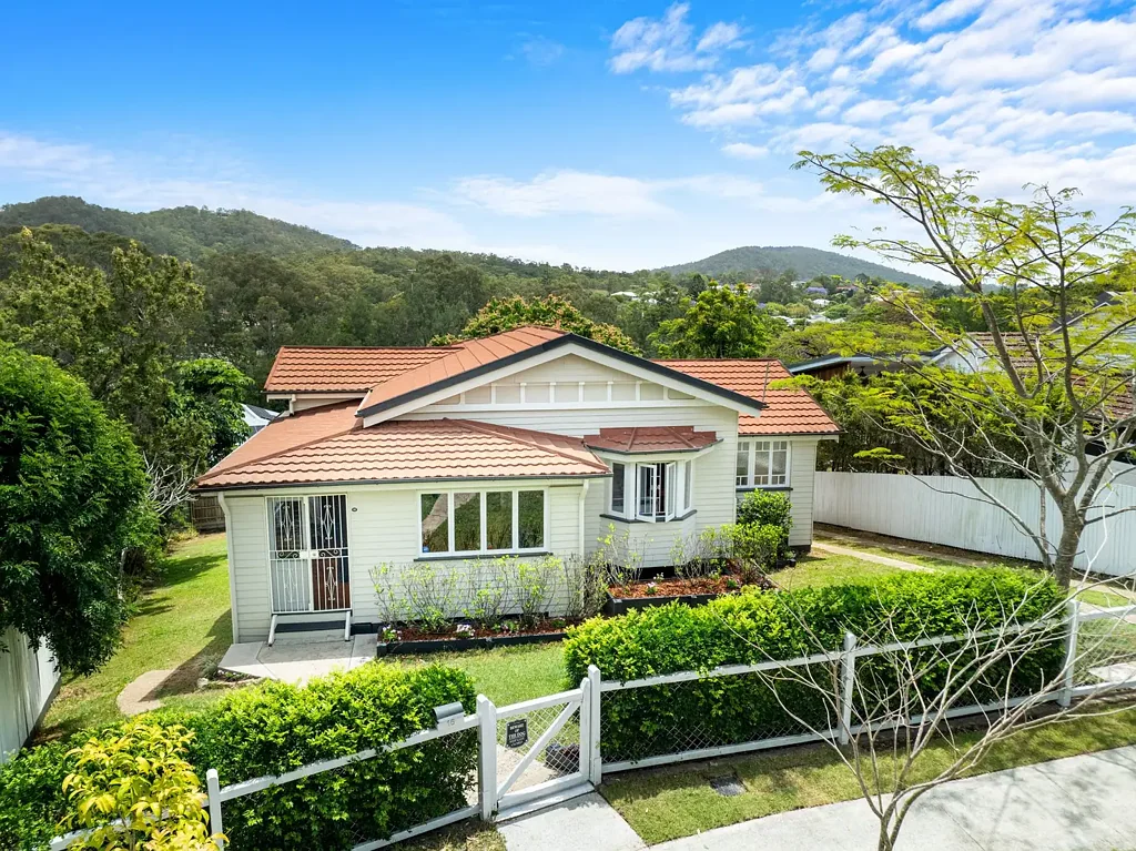 16 Cecil Road, Bardon, QLD 4065