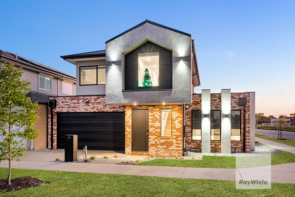 Sunbury 4 Bedroom Classy living on Capek