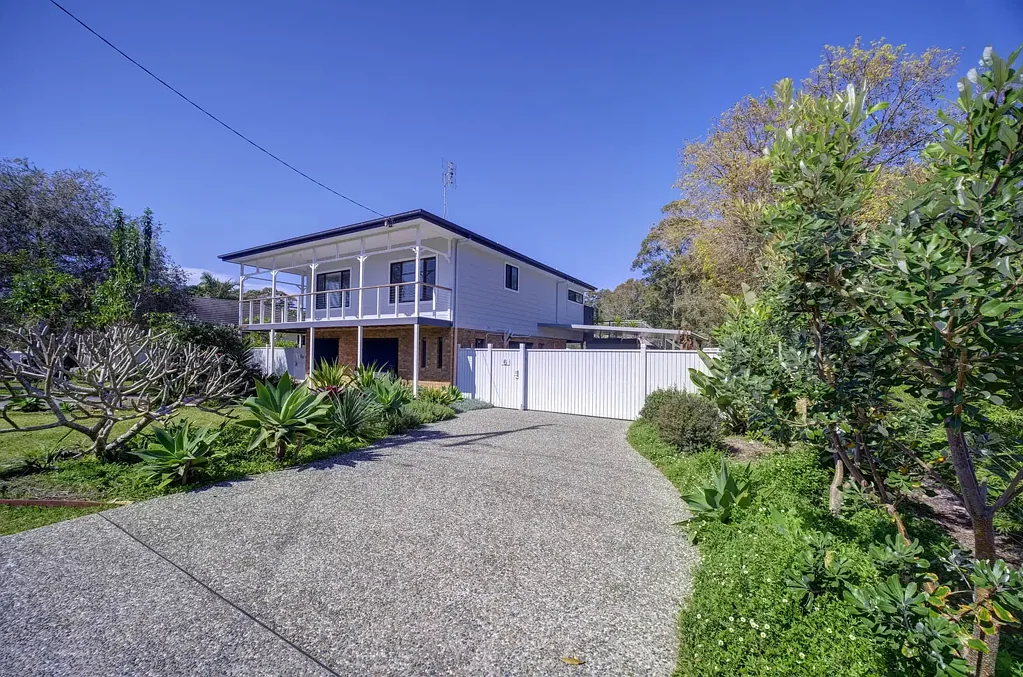 Smiths Lake 5ห้องนอน Highly unique ~ amazing 1904sqm land ~ passive or dual income options!