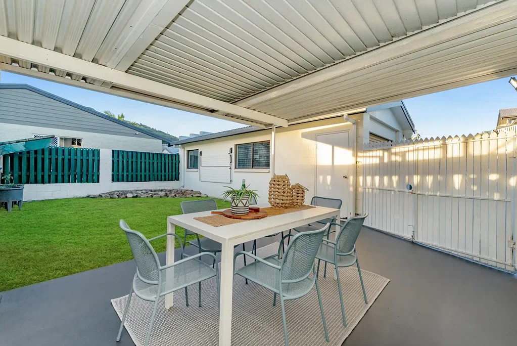 West End 2 Slaapkamer Elevated Your Life in This Beautiful Unit in The Heart of West End