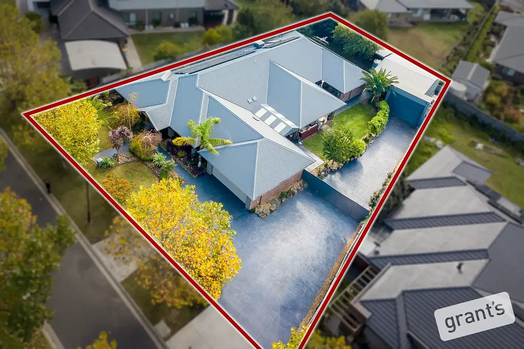 Narre Warren North 4房 Narre Warren North优美街景 豪华现代奢居 Engineered timber地板 多个生活区 高端SMEG厨房 Stone台面 大型Deck娱乐空间 四卧带主卧套房 低维护花园 靠近优质学校 交通便利 A Statement in Luxury Family Living