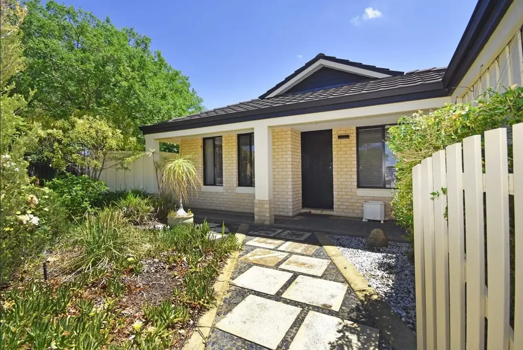 Cottage style slice of paradise - 4 x 2 in Ellenbrook