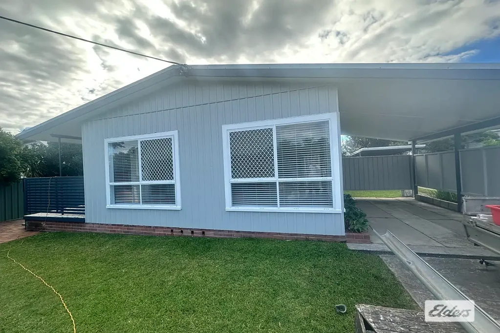 Light and airy 3 bedda, Walk to Hospital.