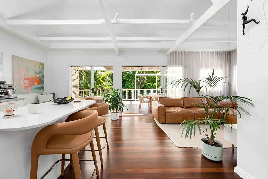 Greenslopes 3Kwarto Style-forward finish, light-led design & dreamy entertaining - BSSSC catchment, 20 min cycle to CBD