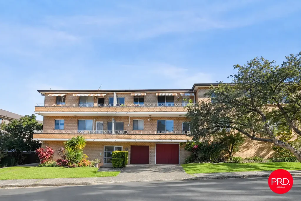 South Hurstville 2房 位于精品六户住宅楼的隐秘顶层公寓 Privately Positioned Top Floor Apartment in Boutique Block of Six