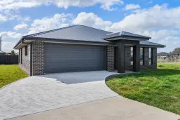 4 Jeffrey Place, Longford