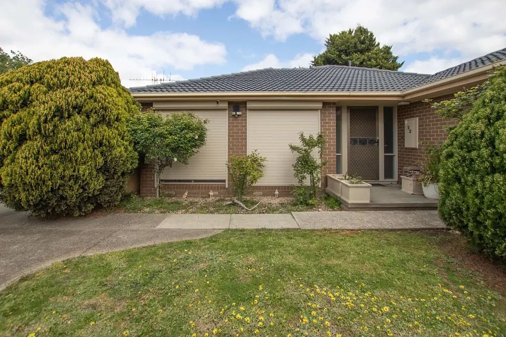 This beautifully presented refurbished 4-bedroom home combines space and comfort with modern conveniences.