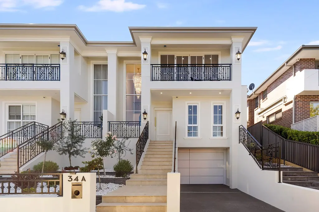 Georges Hall 5ห้องนอน Luxury Tri-Level Family Residence With Resort Style Entertaining
