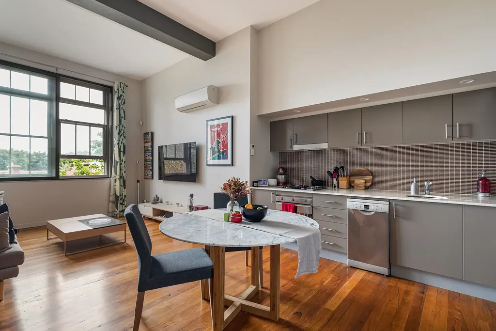 Warehouse residence with parking in 'Globe Mills'