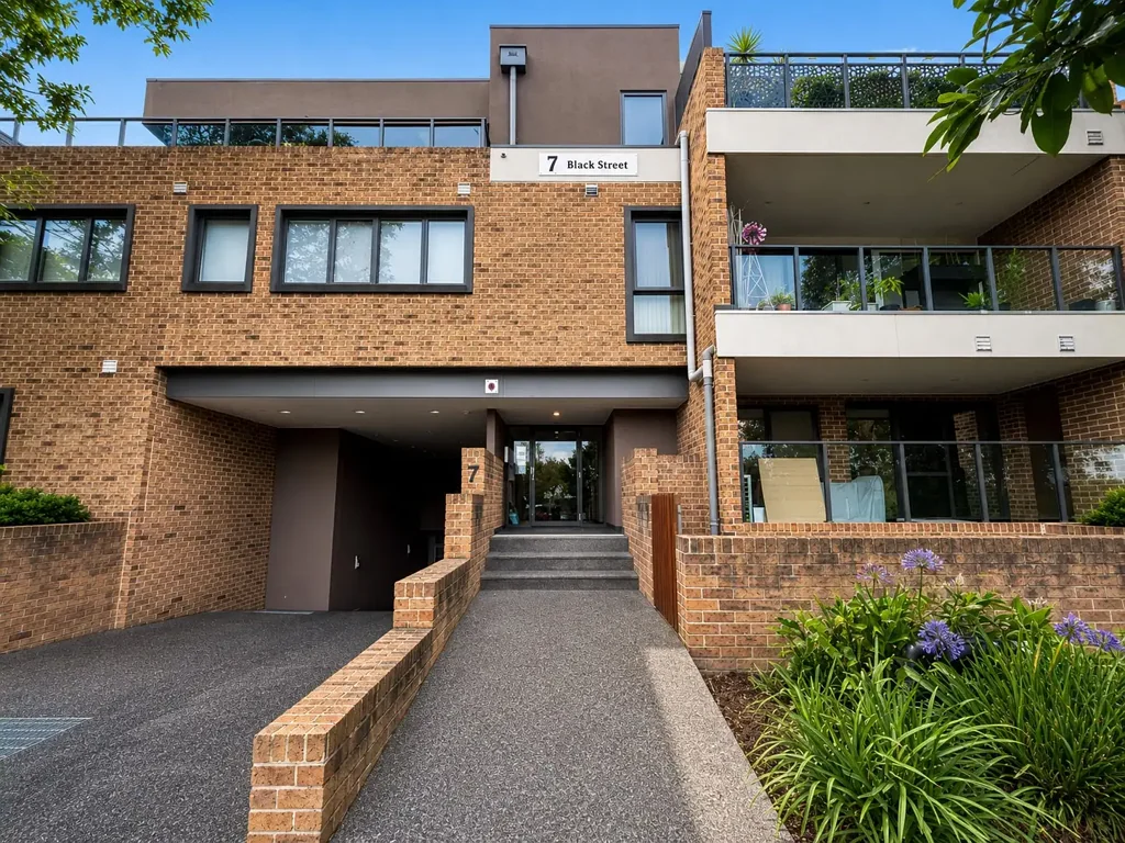 Gorgeous & Spacious 2-Bedroom Unit with Private Courtyard