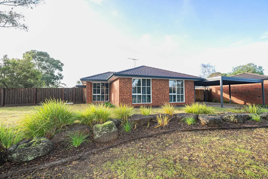 Cozy Renovated home in 'Timbarra Estate' includes regular gardening