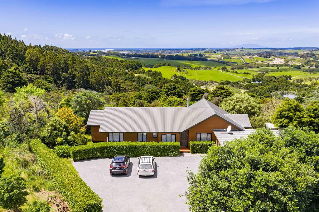 Mangawhai Coastal horizons - contemporary retreat
