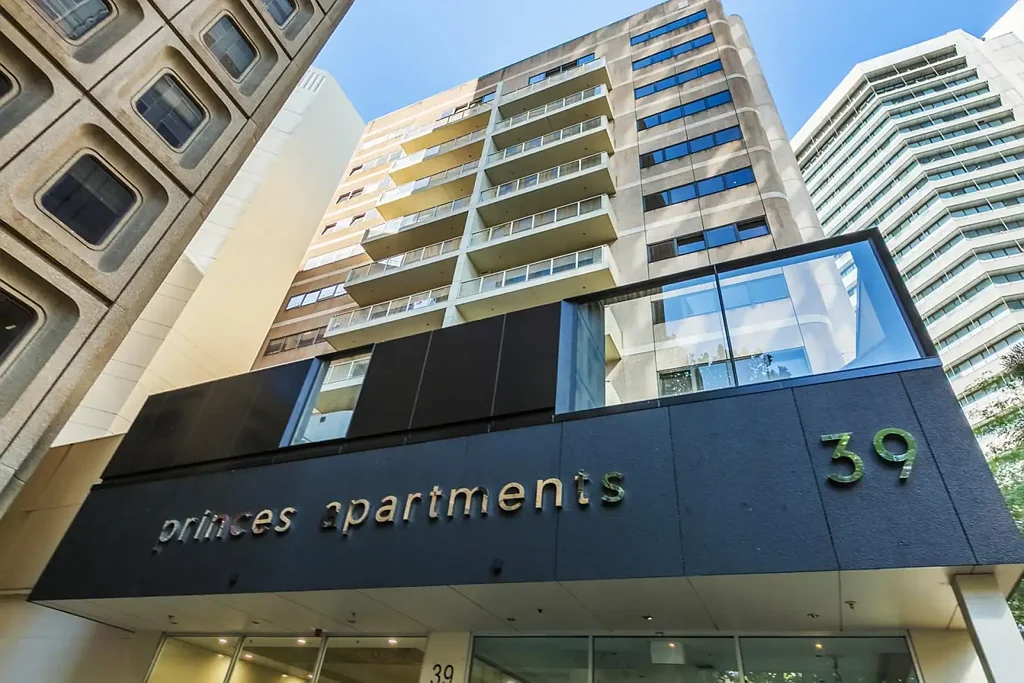 Spectacularly Spacious 1 Bedroom Fully Furnished Apartment in the Heart of CBD!
