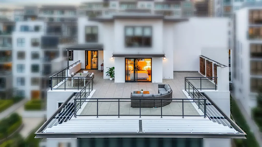 Meadowbank 3 Bedroom Whole floor sub-penthouse with panoramic water views