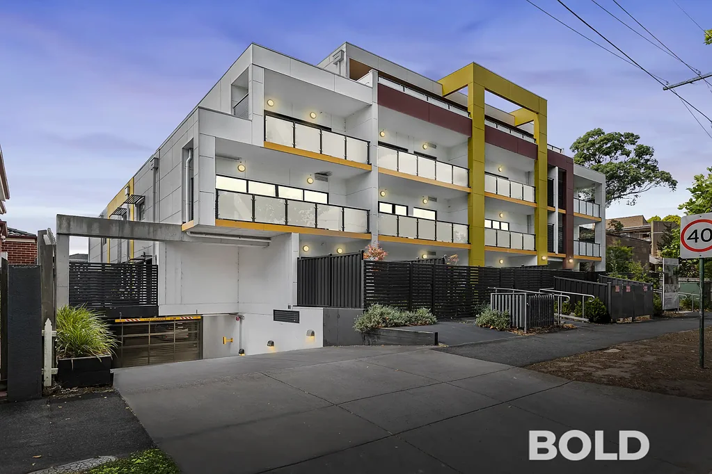 Box Hill 2 Bedroom Ground-Floor Apartment with Private Courtyard – Prime Box Hill Location