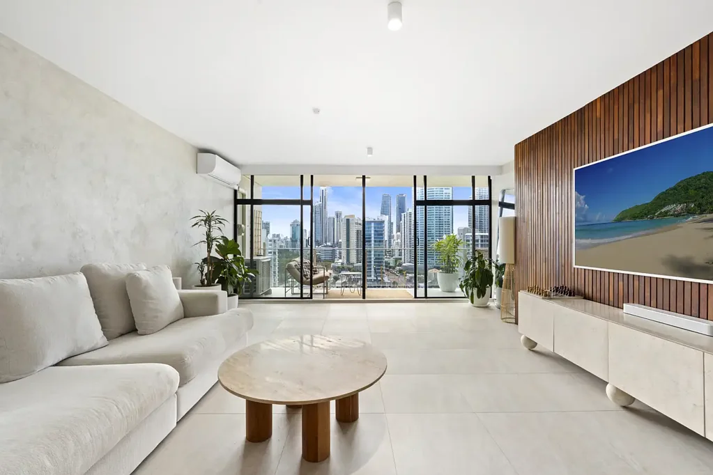 Surfers Paradise 2 Slaapkamer Architectural Penthouse Style Apartment with North Facing Ocean & Skyline Views