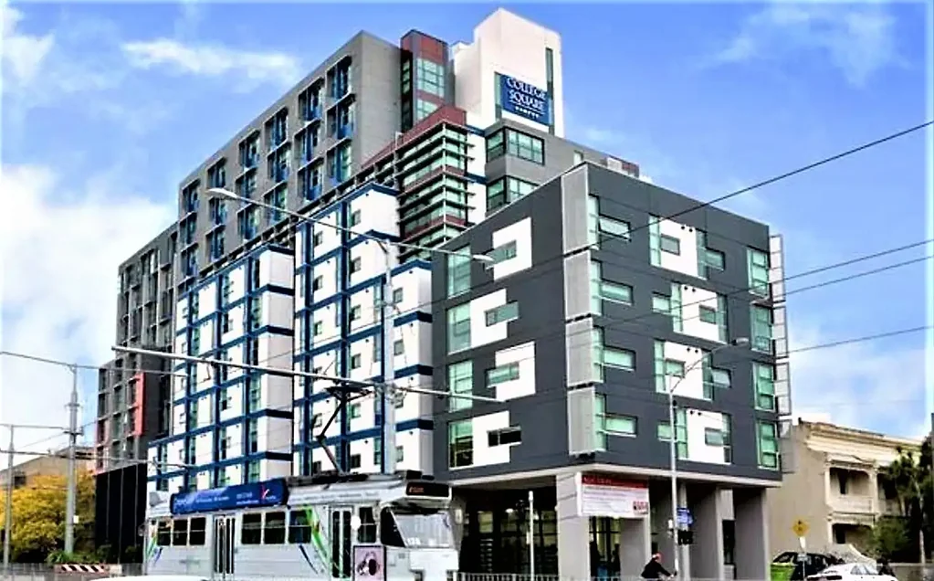Carlton 2房 墨尔本大学正对面 43平米大空间 稳固租约至2027 高回报潜力 Solid Student Accomodation Investment Priced to Simply Watch Your Money Grow!