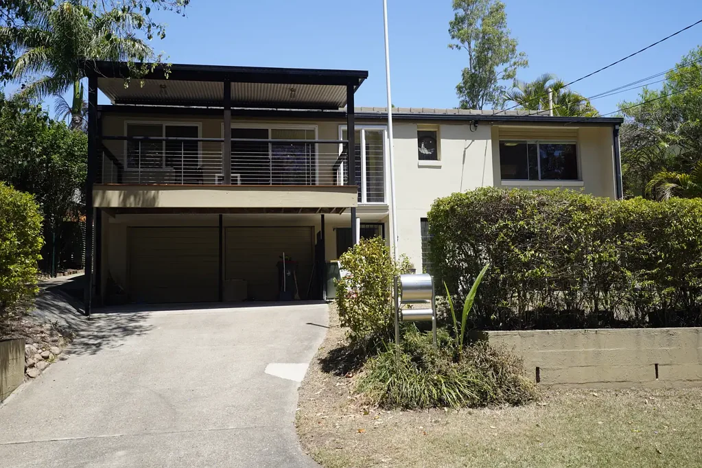 Beautiful House perfectly positioned in the much sought after suburb of Chapel Hill