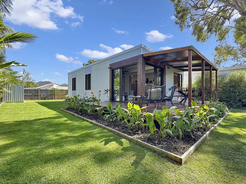 Horseshoe Bay 3chambre Neat new home near the beach.....