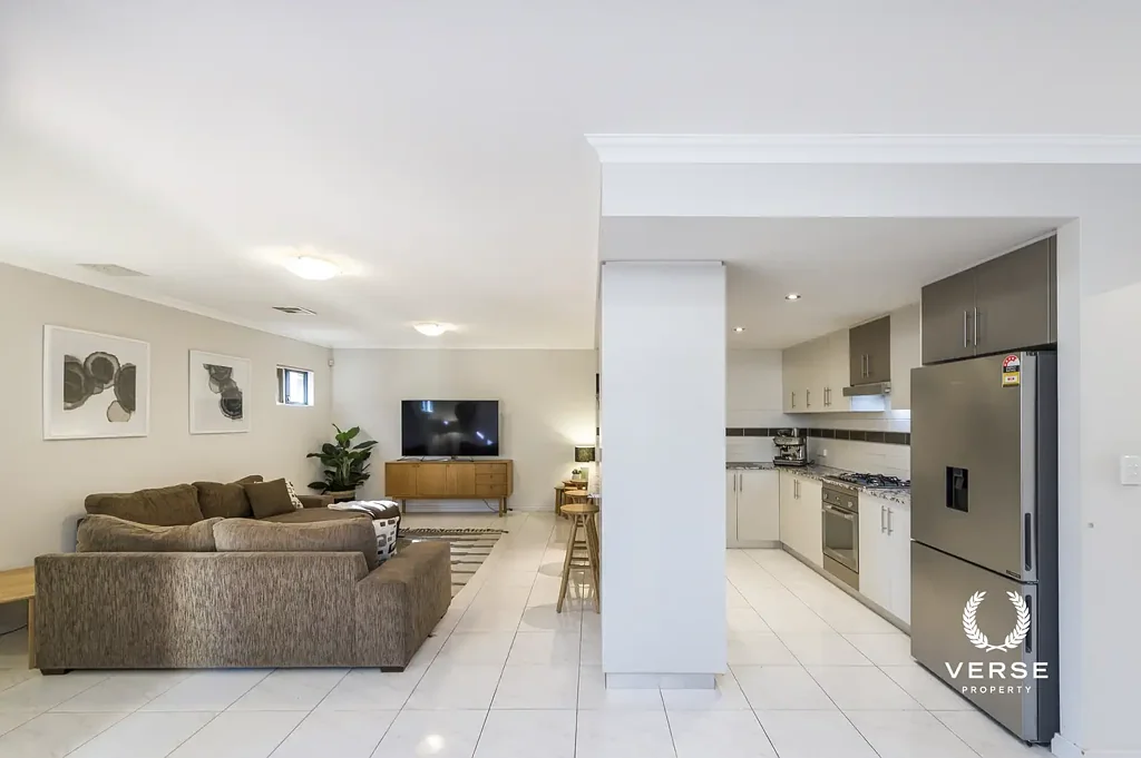 Rivervale 3બેડરૂમ Spacious and well presented with downstairs accomodation