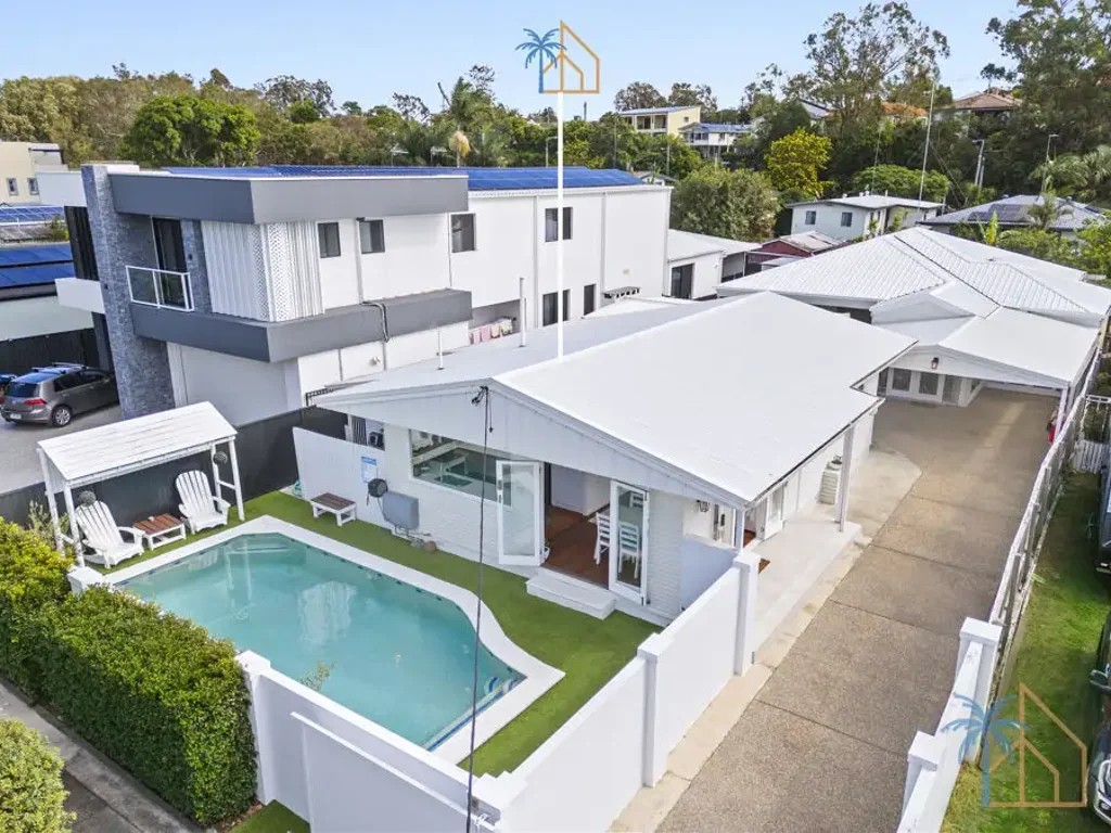 24 Middle St, Labrador, QLD 4215
