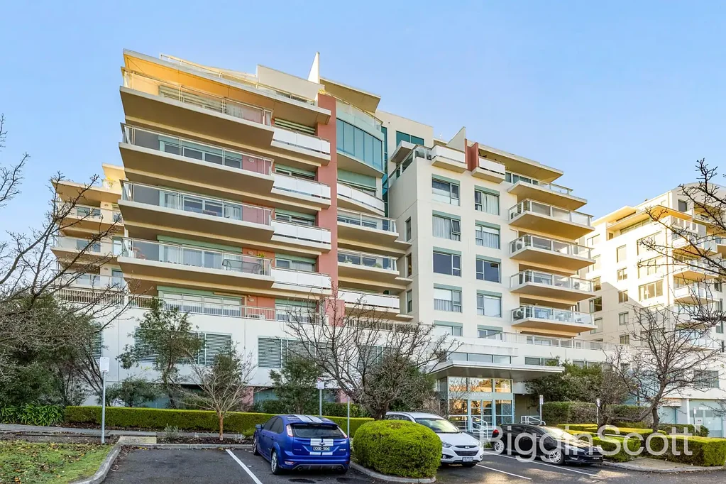 304/1 Sovereign Point Court, Doncaster, VIC 3108