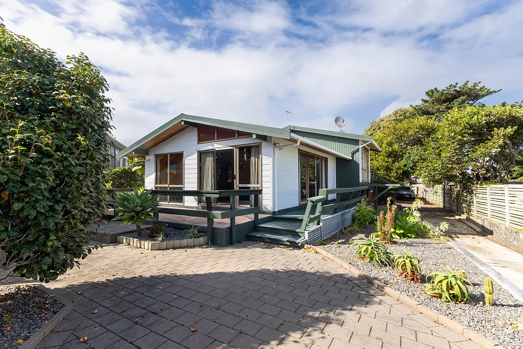 Paraparaumu Beach 3ਬੈੱਡਰੂਮ "Beloved Holiday Home"