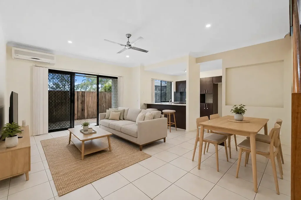 Labrador 3房  SPACIOUS CORNER FAMILY TOWNHOUSE CLOSE TO EVERYTHING