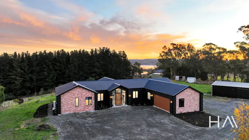 Hillwood 4غرفة نوم Architectural Elegance on 1.13ha