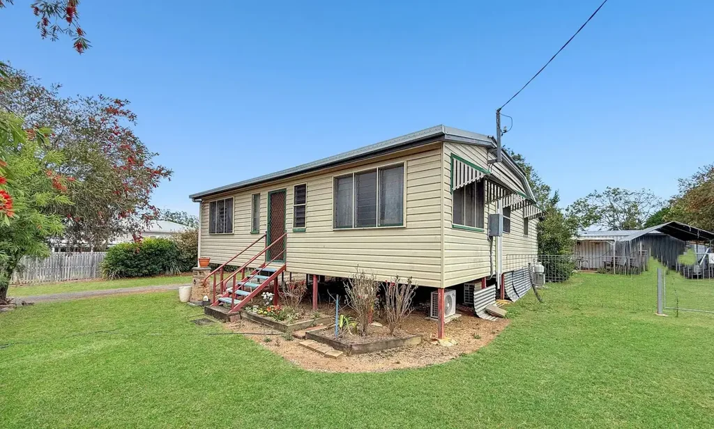 Charming 3-Bedroom Home Close to Town