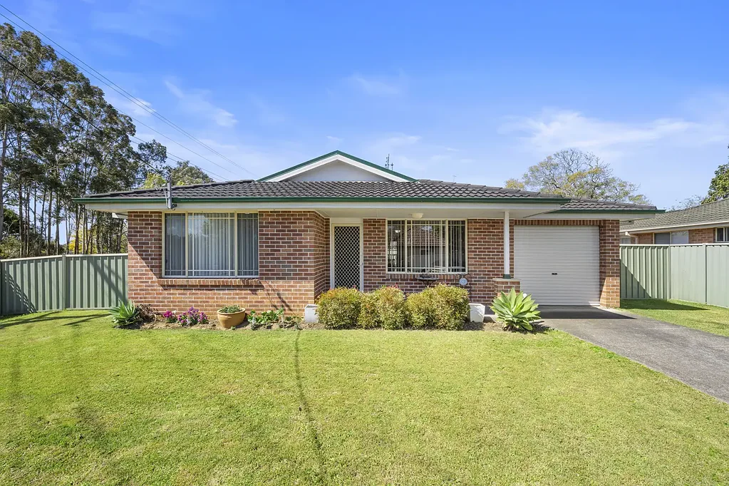 Cooranbong 3कमरा Low Maintenance Living + Large Side Access Potential