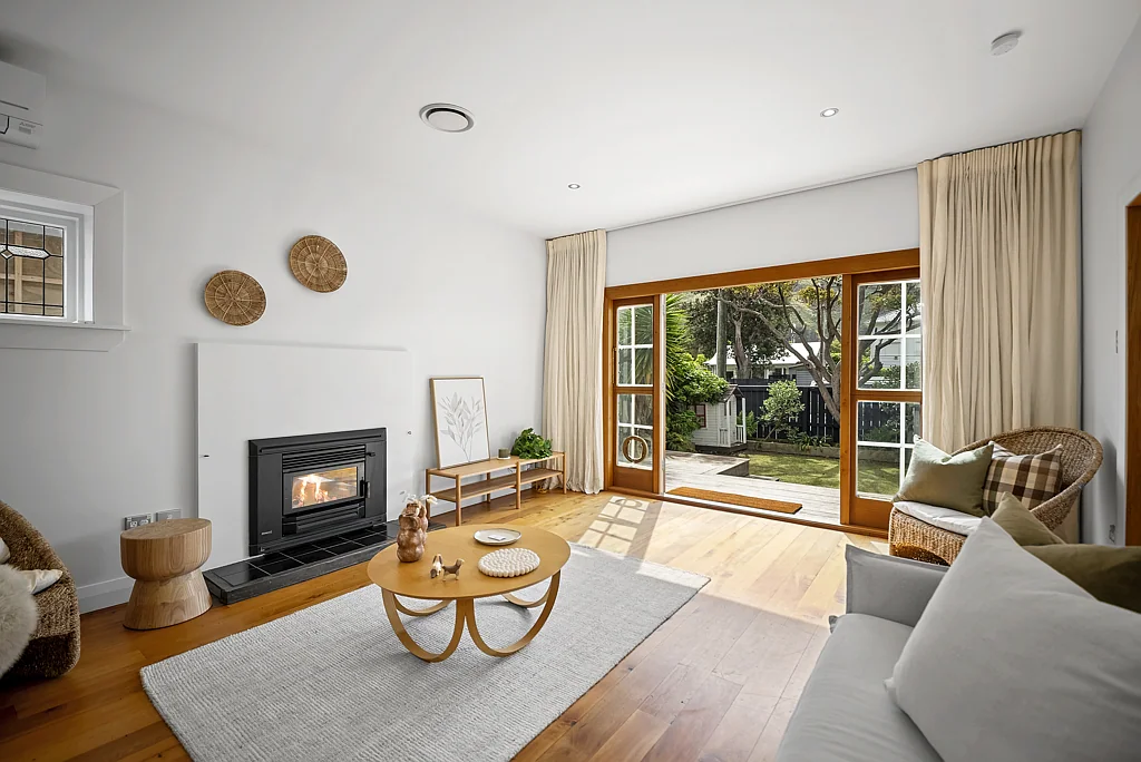 Sumner 3Moenga Final Week To View! Elegant Coastal Character