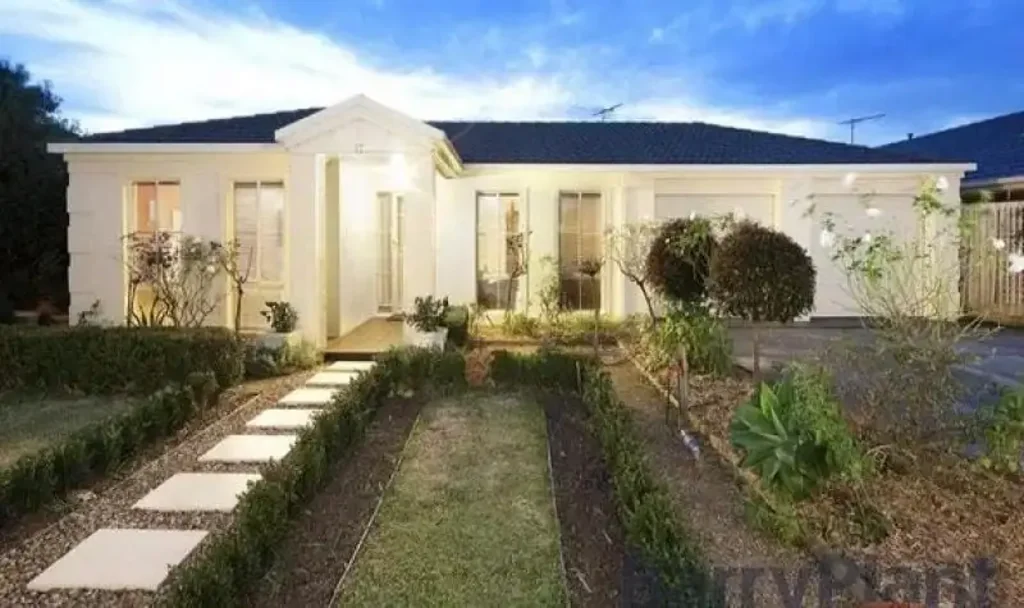 Spacious 4-Bedroom Family Home in Point Cook Perfect for Long-Term Lease!