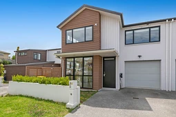 12 Seafarer Crescent, Stanmore Bay
