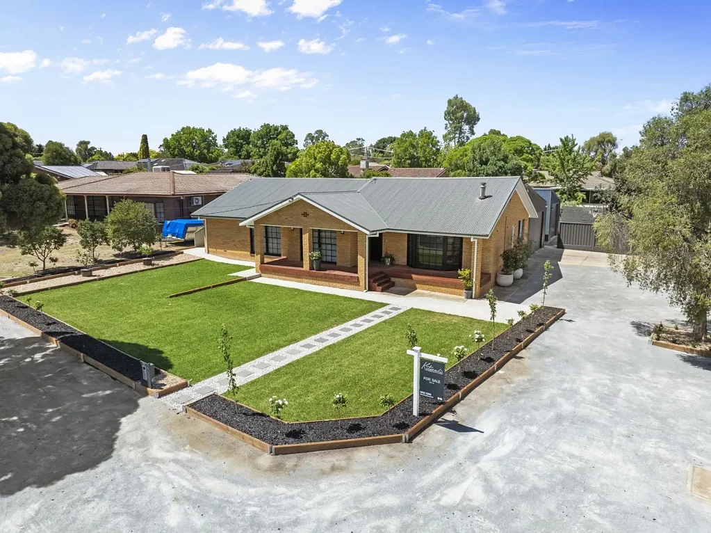 16 Avon Avenue, Lake Albert, NSW 2650