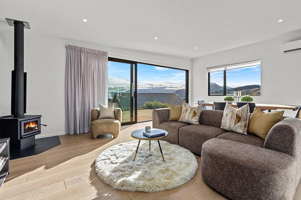 Wanaka 4ਬੈੱਡਰੂਮ Town at Your feet, Mountains on Show | Brand New | Ready for Ski Season