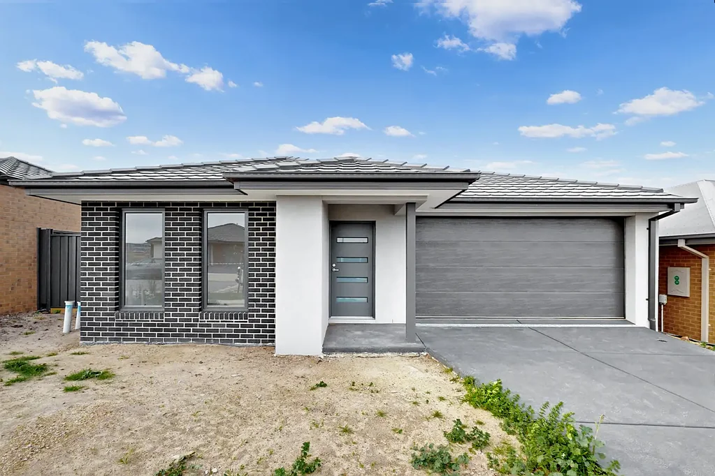 Modern 4-Bedroom Home in Prime Clyde North Location!