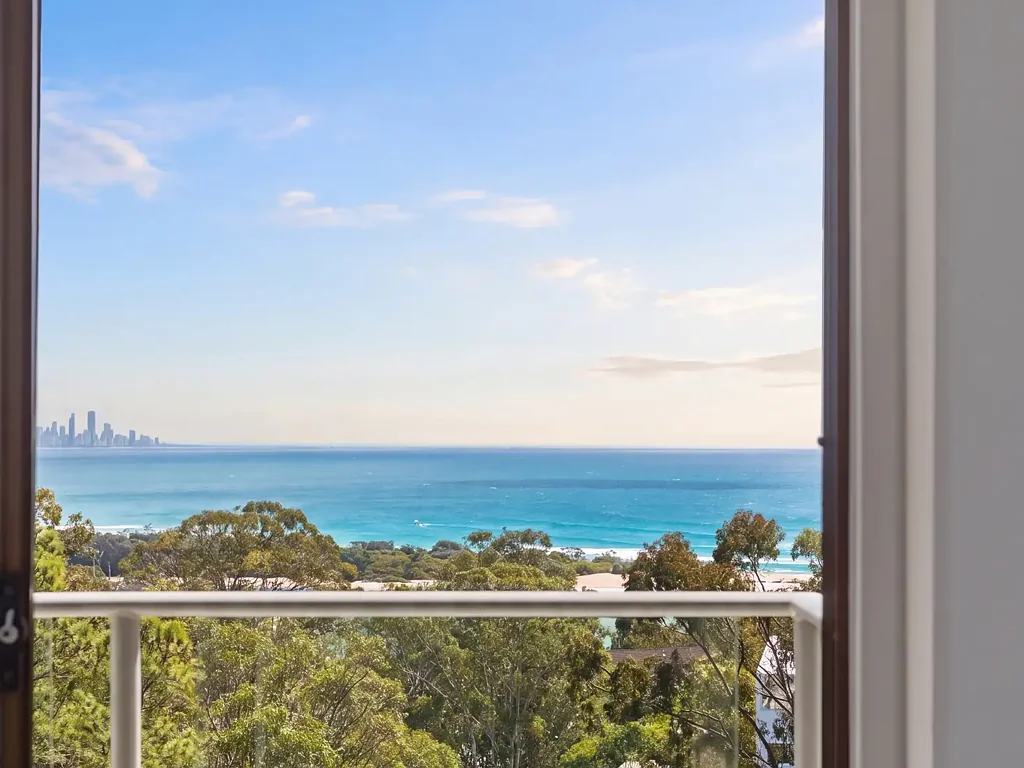 Currumbin 4 Bedroom The Ultimate Currumbin Hill Sanctuary: Rare Dual-Access & Panoramic Views