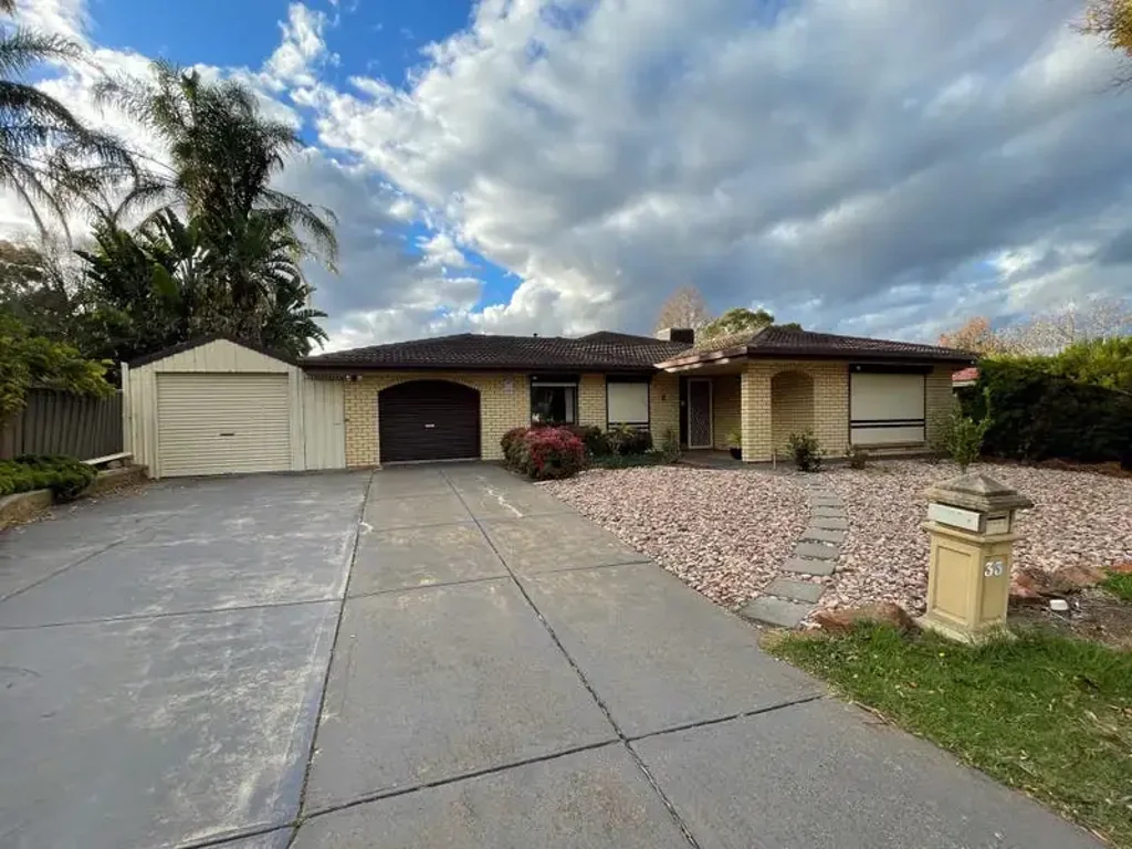 Spacious Family Home with Multiple Living Areas in a Prime Location!