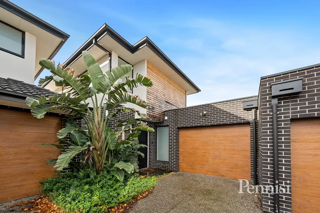 FOR LEASE BY PENNISI