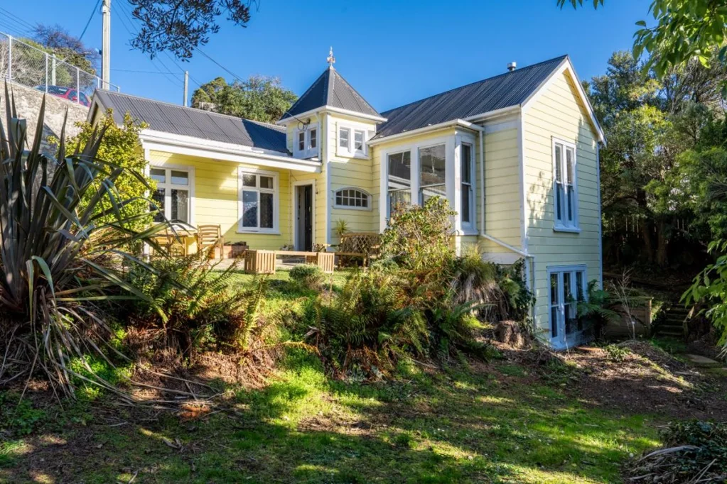 Mornington 2Kwarto Where Timeless Character Meets Tranquil Living