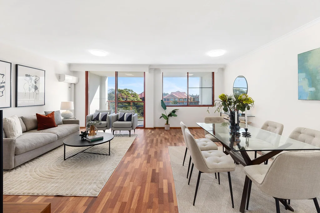 Pyrmont 2 Bedroom Elevated Dual-Level Living with Sweeping Harbour Views