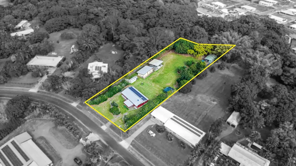 Edmonton 3Phòng ngủ Ultimate Acreage Living: 5,317m2 Block with Creek Boundary, Solar & Exceptional Infrastructure!