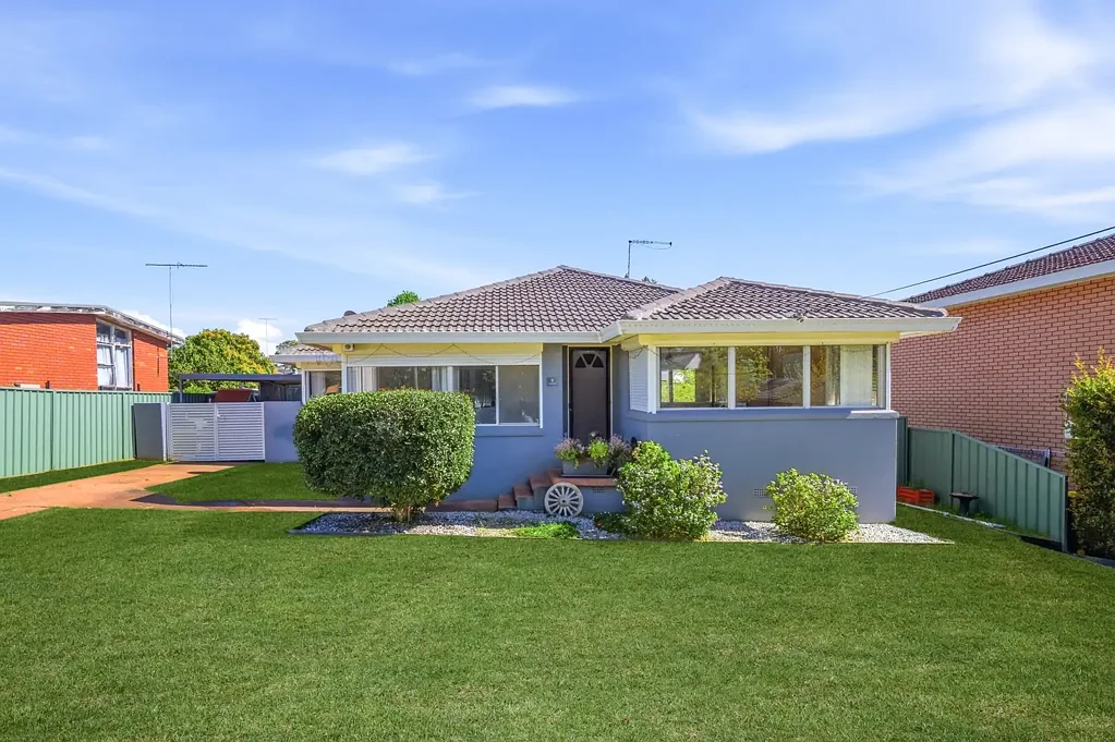 Campbelltown 3ਬੈੱਡਰੂਮ Spacious Family Living with a Private Poolside Retreat