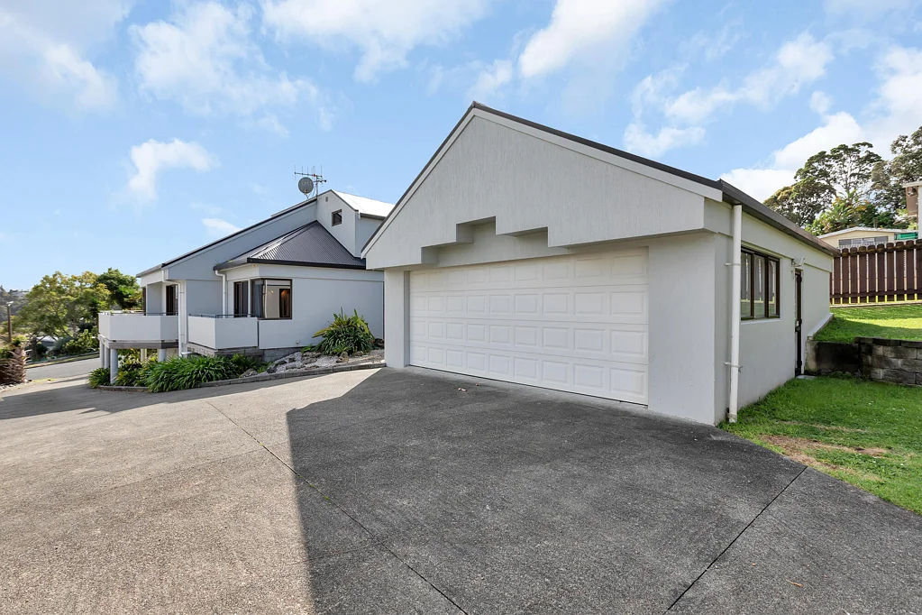 Onerahi 3房  Space, Sun & Stunning Views - definite sale