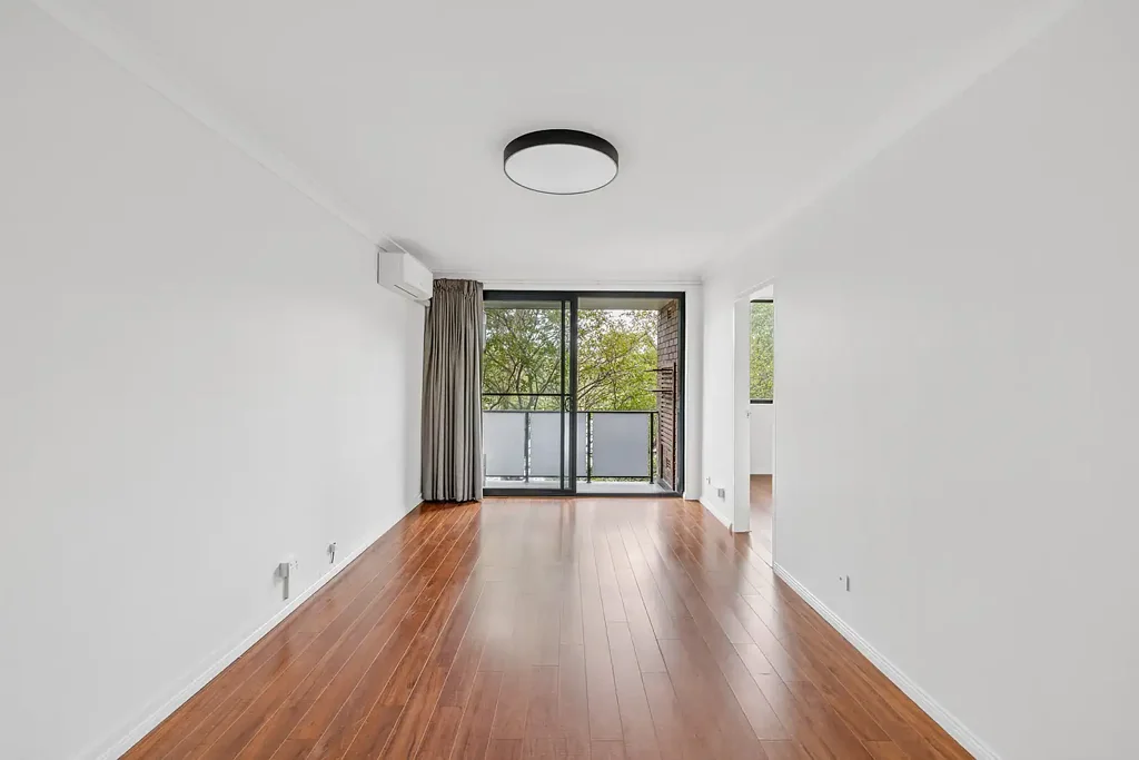 Walk-everywhere lifestyle / Inner Sydney apartment